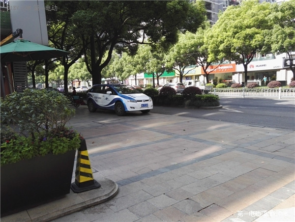 電動(dòng)公交遍地開花，看北京電動(dòng)車主另眼游杭州 
