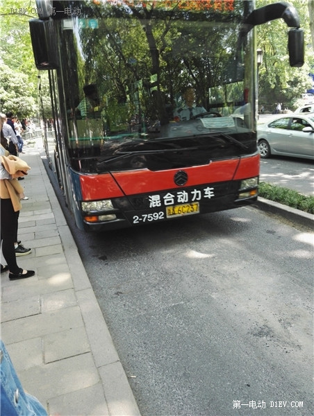 電動(dòng)公交遍地開花，看北京電動(dòng)車主另眼游杭州 