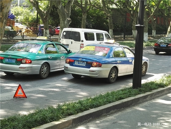 電動(dòng)公交遍地開花，看北京電動(dòng)車主另眼游杭州 