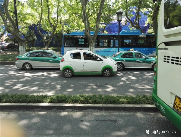 電動(dòng)公交遍地開花，看北京電動(dòng)車主另眼游杭州 