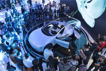 这难道就是未来汽车中控系统的标配？