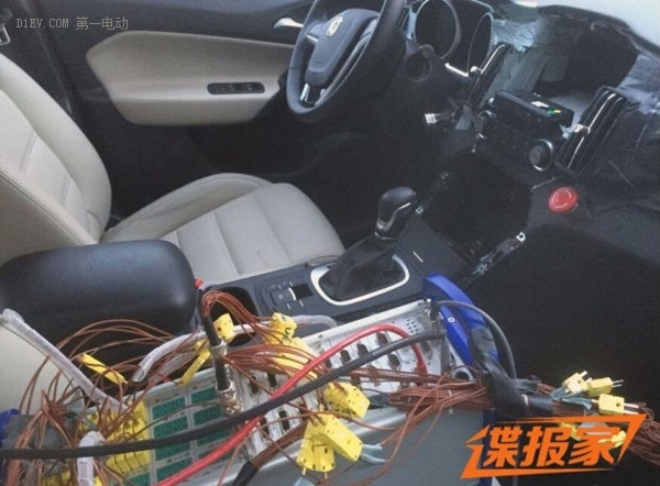 外觀內(nèi)飾升級 MG銳騰插電式混動版諜照