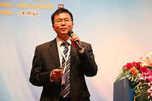 加快电动汽车充电机车设施建设，支持社会投资发展新能源汽车