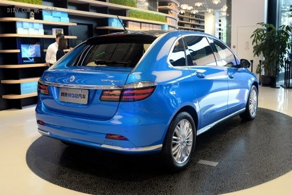 續(xù)航提升150公里 騰勢(shì)400車型正式發(fā)布