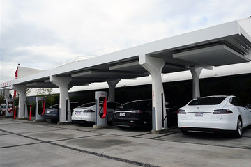 免费午餐到期 2017年起新订特斯拉需付费使用超级充电站