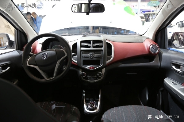 最炫酷小型電動(dòng)汽車 長(zhǎng)安奔奔EV圖解