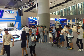 第一電動網(wǎng)出品Touch APP 下載即送VR眼鏡 廣州車展B區(qū)新能源展臺免費(fèi)火熱發(fā)放中