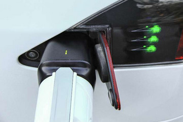 特斯拉发布新国标充电适配器 助新能源汽车行业发展