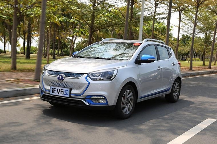 中国品牌纯电suv首次获奖 江淮iev6s将2016年度纯电动汽车奖收入囊中