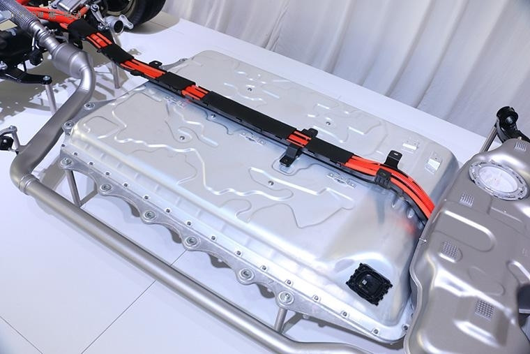 寶馬X1插電混動車型預(yù)售價40萬起，定金2萬，本月上市