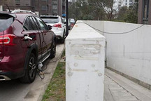 没充电桩也能买车拿沪牌？新能源车主：花几千块4s店全搞定