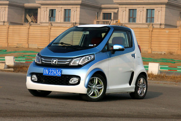 一图到底：众泰 E200 颜值爆表、配置高、都市代步首选