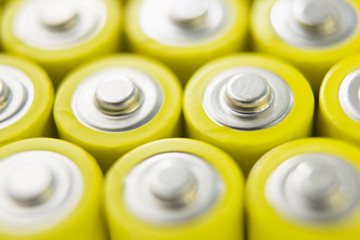 电池老化对Li在锂离子电池内部分布的影响
