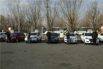 純電動車主低溫快充PK賽：江淮iev三代同堂，不黑不夸比起來！