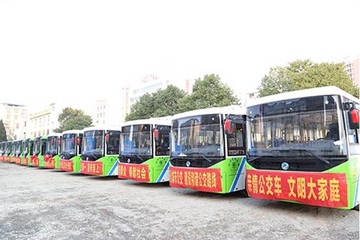 湖北崇陽縣投入68輛純電動公交車，進入公交“零排放”時代
