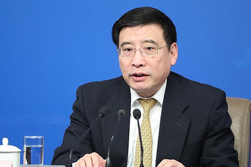 苗圩：要求企業(yè)掌握全套新能源汽車技術(shù) 是為避免鉆政策空子