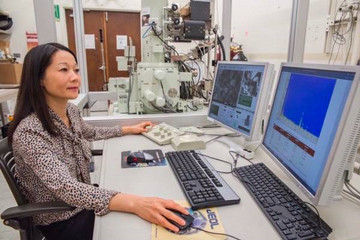 华人女科学家揭示正极材料脱锂和嵌锂相变机理