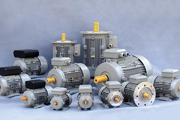 单电机集中驱动or多电机分布驱动，电动汽车主要驱动方式对比