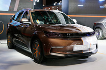 综合续航400km 中型电动SUV奇点iS6登陆2017上海车展