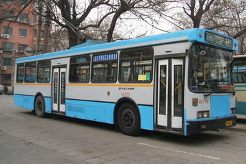 无轨电车不是新能源汽车，应大力发展在线充纯电动公交车