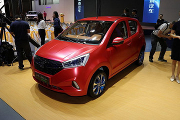 众泰云100plus 首发亮相2017上海车展