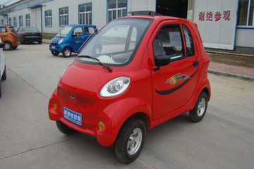 南京交警整治“老年代步车”上路 首日已查扣10辆