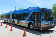 起步早于特斯拉 比亚迪向加州交付首辆纯电动铰链式巴士