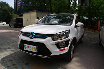 电亮中国第四季之充电群英会：北汽EX200普天充电桩体验不错