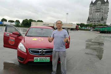 路途最遥远，上海北汽EU260车主大雨中奔向青海湖