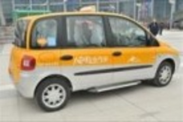 杭州电动出租车自燃调查 着火点或在电池舱附近