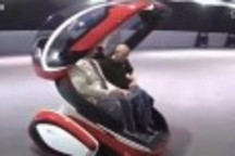 超萌的小車：乘坐能自動(dòng)行車的未來小電動(dòng)汽車