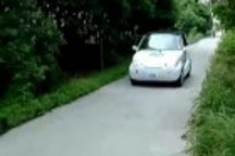 杭州人自制微型電動(dòng)汽車