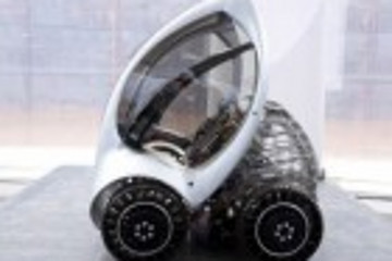 西班牙折疊電動(dòng)汽車(chē)“Hiriko”亮相歐盟總部