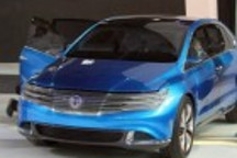 比亞迪戴姆勒騰勢新能源車亮相北京車展