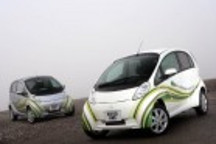 美電動車碰撞測試揭曉三菱i稍遜聆風/沃藍達