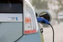 美國11月插電混動車銷量遠超純電動車