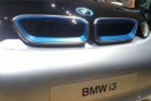 寶馬i3全球發布 豪車在華爭推新能源汽車