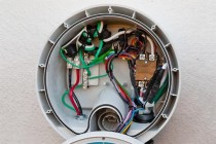 聆風充電器內部