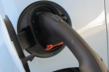 加州快充站將支持CHAdeMO和SAE標準 全美電動車適用