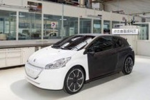 標致208混合動力版亮相法蘭克福車展
