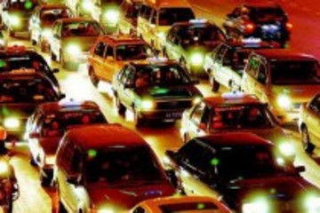 汽車(chē)消費(fèi)持續(xù)走高 石油對(duì)外依存度逼近十二五底線