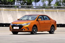 比亞迪雙模新車催舊車 秦與F3DM全方位對比