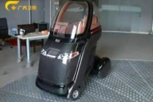 世界上最小的電動汽車能進房屋坐電梯