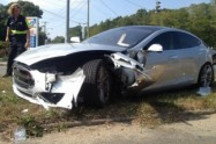 [一周热点] 特斯拉再遇撞车事故 李泽楷赢得菲斯科竞标