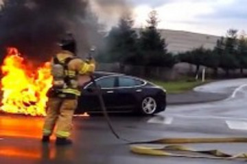 NHTSA开始收集特斯拉Model S撞击起火“证据”