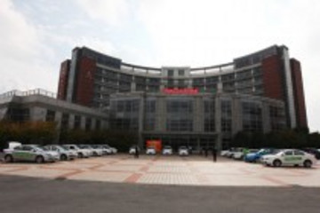 新能源汽车嘉年华上海启程 交大师生试乘试驾