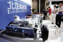 北京“新青年城市體驗營”走進(jìn)新能源汽車生產(chǎn)線