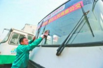 济南公交“白长江”退役 服役十余年被新能源车替代