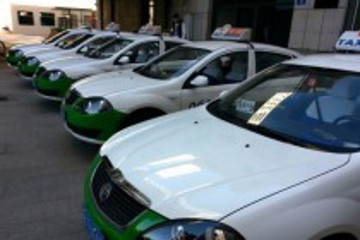 體驗唐山混動出租車 油電雙驅動節(jié)油近1成