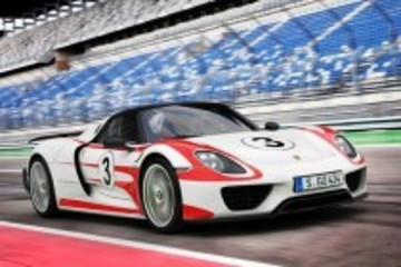 保时捷918 Spyder纯电驱动0-100km/h加速提升到6.2秒